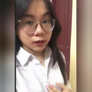 Clip thủ dâm em Nguyễn Thị Ngọc Như girl 4 mắt damdang